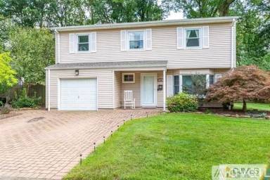 Main picture of 16 Desser Pl