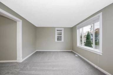 Main picture of 131 Diamond Ave SE