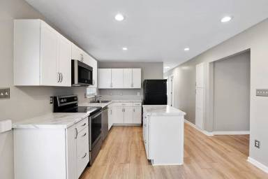 Main picture of 581 Rhodestown Rd