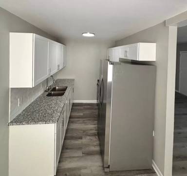 Main picture of 550 Harding Pl