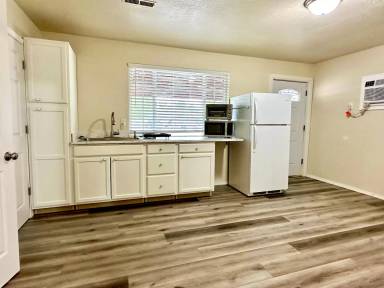 Main picture of 1076-1078 Sunrise Way