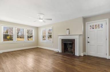Main picture of 121 DuPont Dr