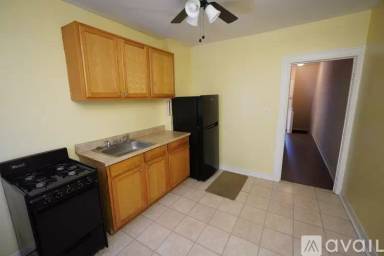 Main picture of 629 N Highland Ave