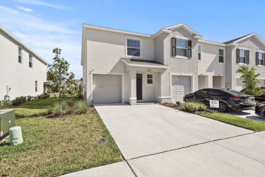 Main picture of 33055 Tulip Petal Ln