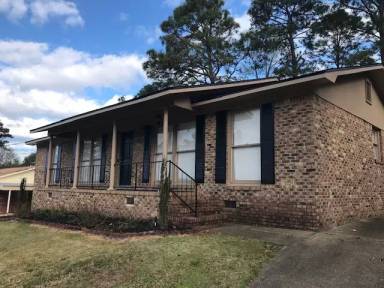 Main picture of 1908 Lynn Dr