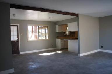 Main picture of 1400 W Geneva Dr