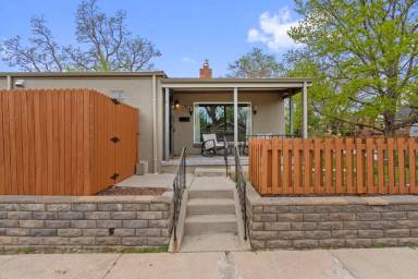 Main picture of 2485 Meade St