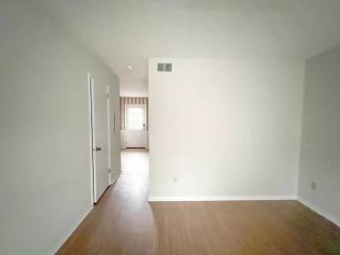 Main picture of 341 N Walnut Ave