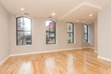 Main picture of 209 W Ohio St