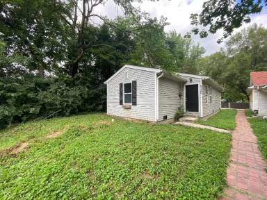 Main picture of 2120 E 34th St