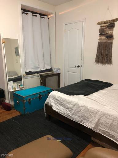 Main picture of 220 E 18th St Apartments