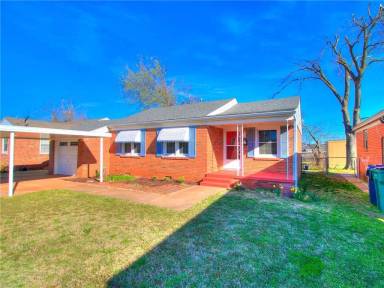 Main picture of 1221 NE 43rd St