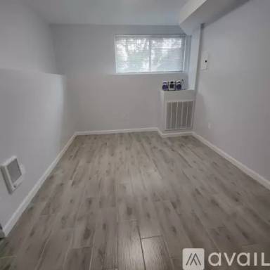 Main picture of 24 Layton Ave