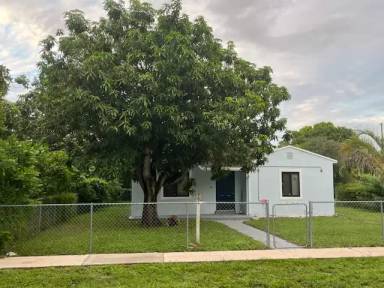 Main picture of 925 NW 121st St
