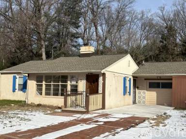 Main picture of 77 Winding Ln