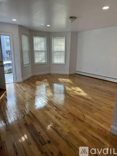 Main picture of 1920 Fowler Ave