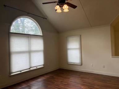Main picture of 112 Peeler Pl