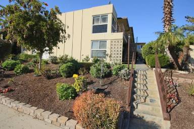 Main picture of 2162 Thomas Ave