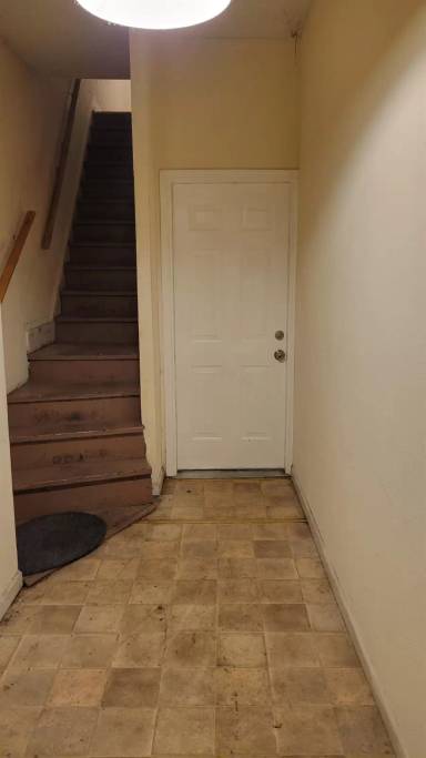 Main picture of 6 S 51st St