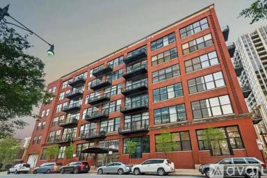 Main picture of 525 W Superior St