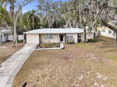 Main picture of 605 East River Dr