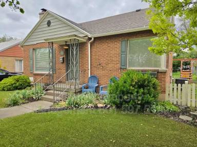Main picture of 1001 E Lorraine Ave