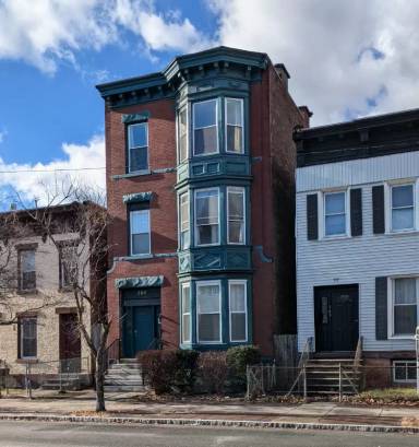 Main picture of 365 3rd St