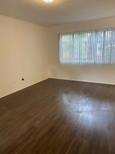 Main picture of 2418 Vanderbilt Ln