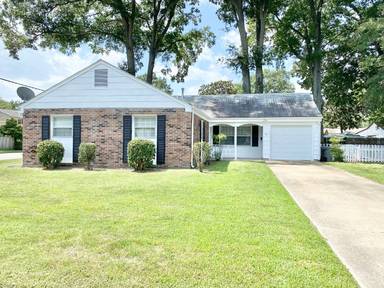 Main picture of 701 Essex Park Dr