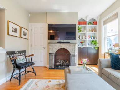 Main picture of 13 Russell St
