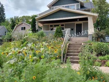 Main picture of 613 Pine Ave NW