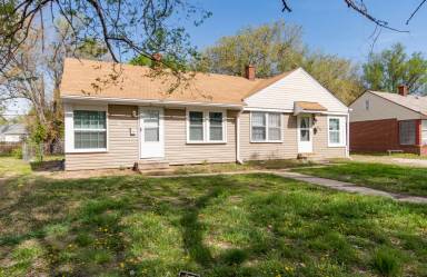 Main picture of 2604 E Grail St