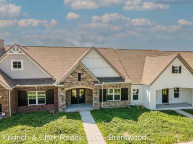 Main picture of 102 Carey Ct