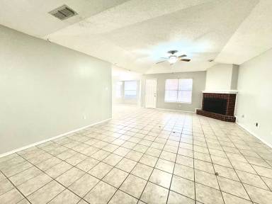 Main picture of 1003 Juneau Ave