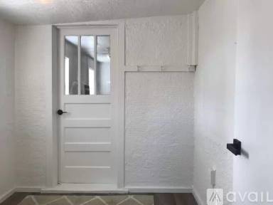 Main picture of 711 Miera St