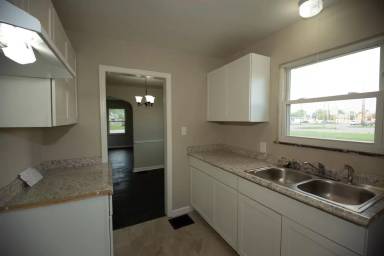 Main picture of 5911 E 21st St