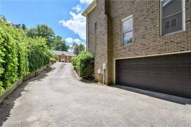Main picture of 8903 Carroll Manor Dr