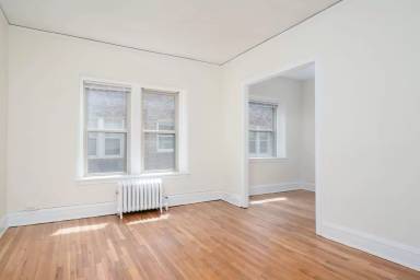 Main picture of 2222 Harriet Ave