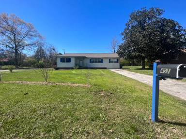 Main picture of 401 Tacoa Ave