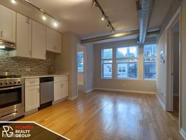 Main picture of 2520 W Leland Ave