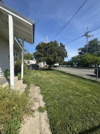 Main picture of 203 E Railroad Ave