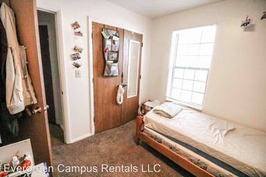 Main picture of 214 W Wood St