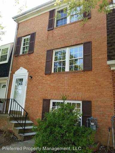 Main picture of 1023 Thomas Jefferson Pl
