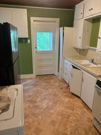 Main picture of 662 N Lindell Ave