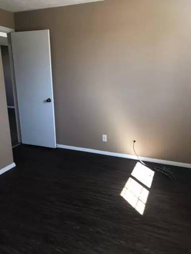 Main picture of 1324 E 5th St