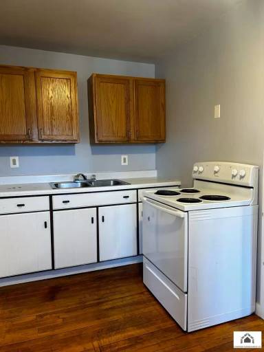 Main picture of 8 Cherry St