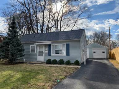 Main picture of 909 Crestwood Dr
