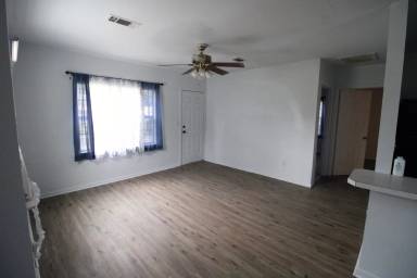 Main picture of 1220 Pecan St