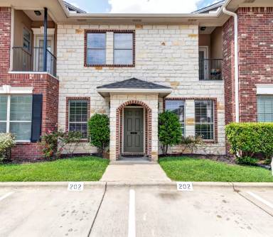 Main picture of 216 Forest Dr