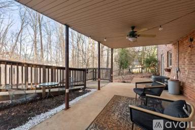 Main picture of 206 Simsbury Ln